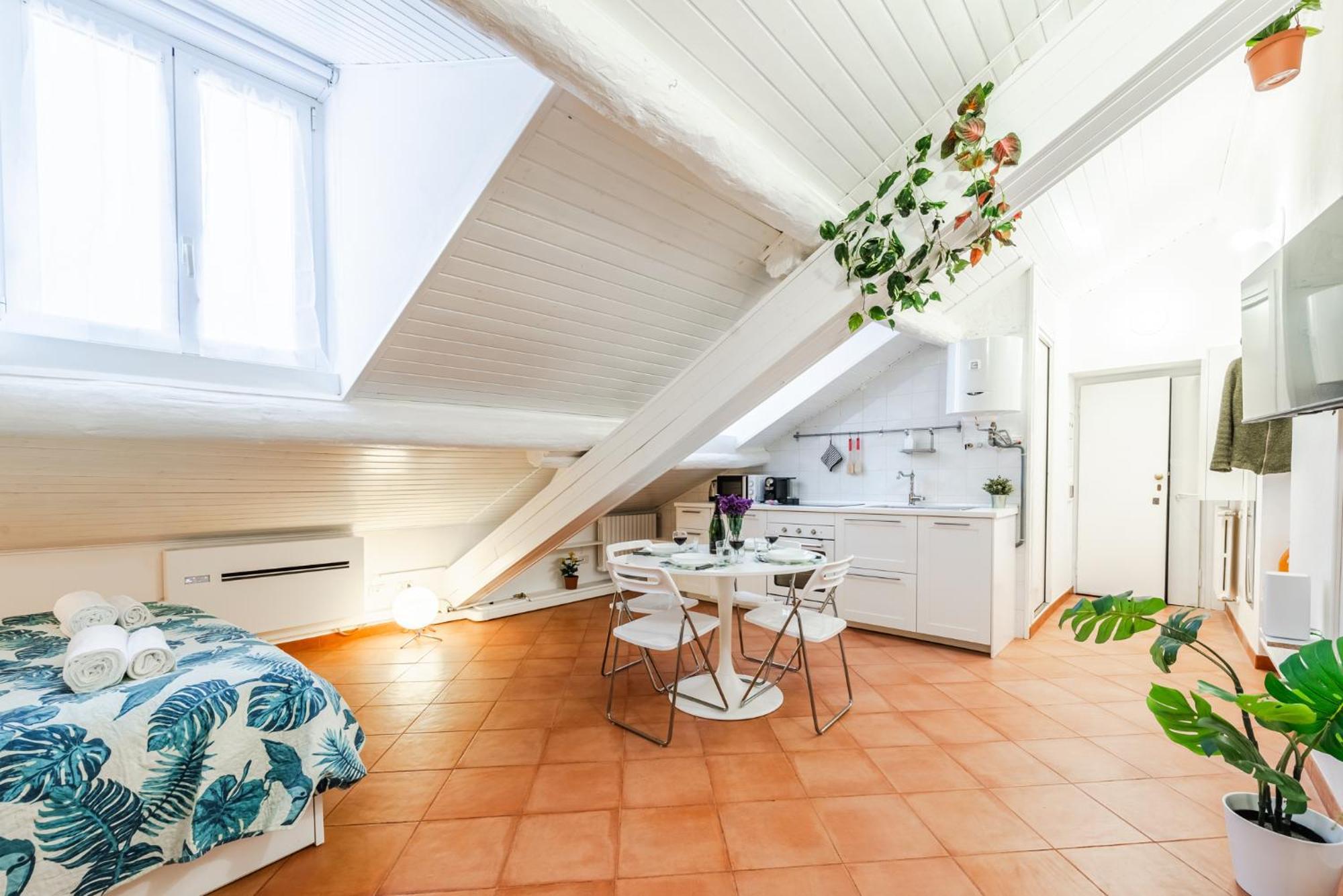 The White Jungle - San Babila Attic Apartment Milan Exterior photo